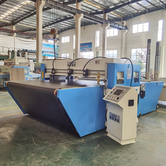 XYJ－3/100 汽車(chē)腳墊輸送帶夾式送料自動(dòng)裁斷機(jī)